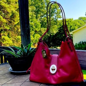 Coach bag, golden hardware, soft calf leather with 3 large compartments in EUC